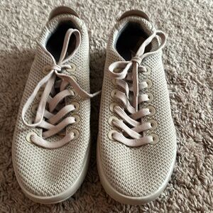 Tan Allbirds size 8